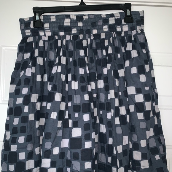Breezy Elastic Waist Banana Republic Summer Skirt - Picture 2 of 5